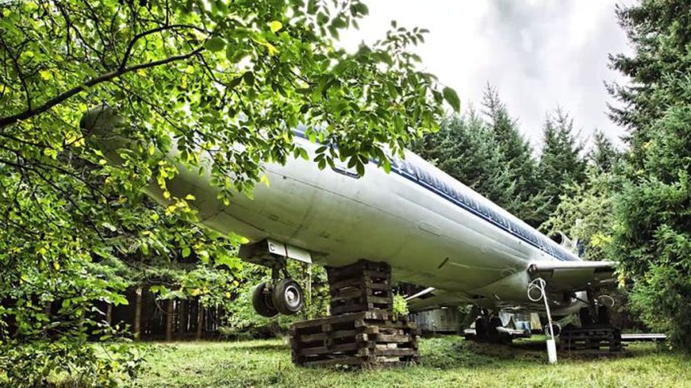 Boeing 727 Airplane Transformed Into A Fully equipped Home In Oregon 