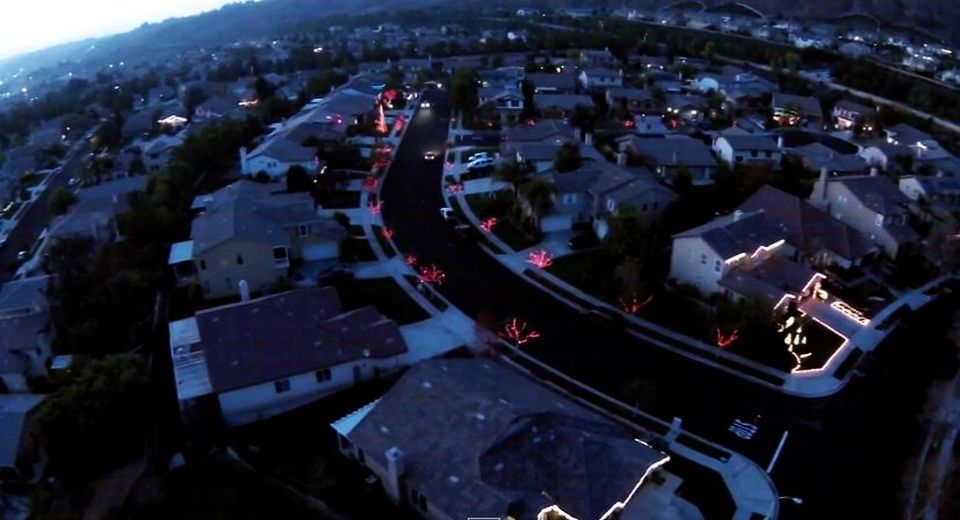 California neighborhood united to create electrifying Christmas light ...