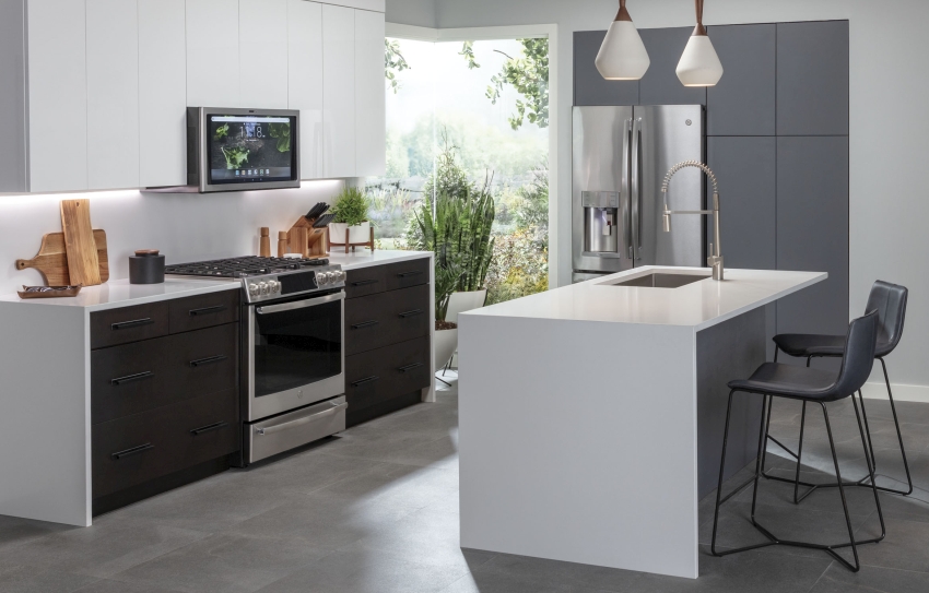 GE Kitchen Hub: Smart Range Hood with 27-inch Display at CES 2019