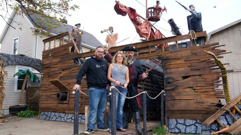 Massillon Man S Pirate Ship Halloween Display Aims At Feeding The