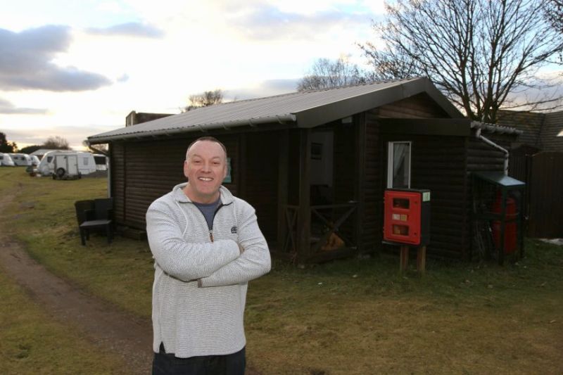 Angus Carnie Builds Eco Chic Log Cabin From Waste Materials