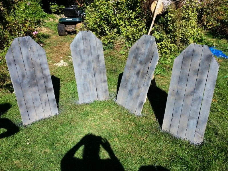 Pallet made tombstone for Halloween