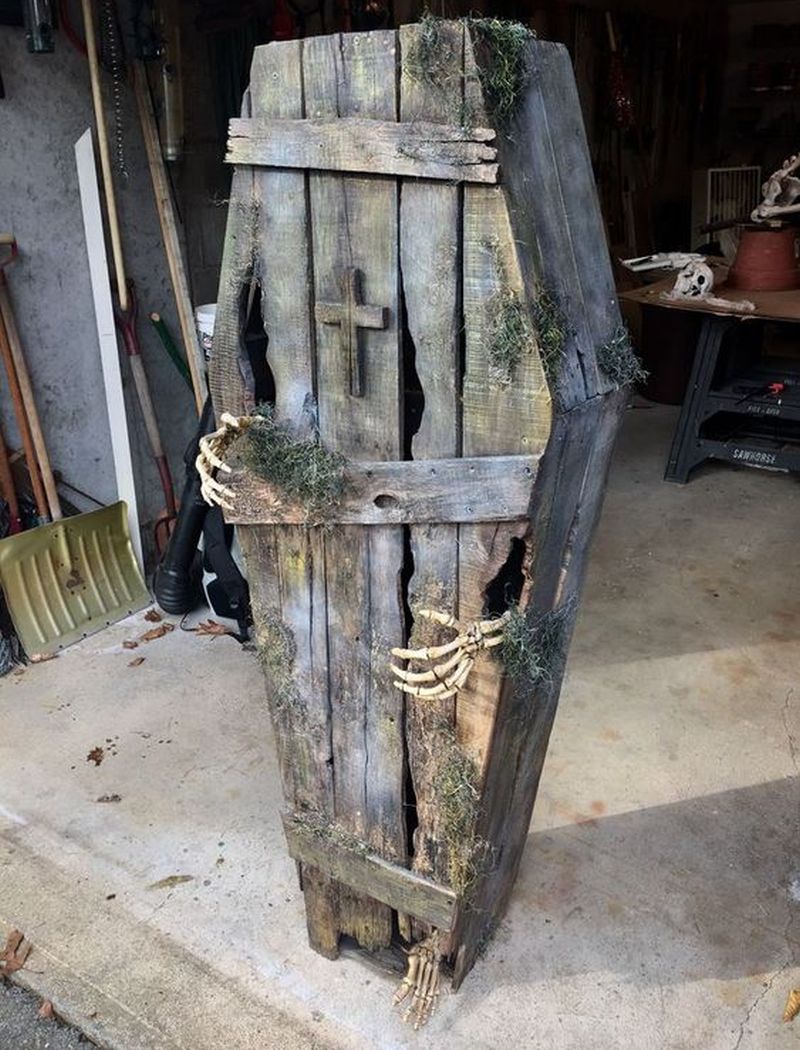 Pallet wood coffin Halloween