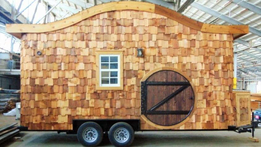 Hobbit house on wheels This tiny house on wheels featuring hobbit-style round door, curved roof and shingled exteriors is a mystic creation by Tennessee-based Company Incredible Tiny Homes. It is based on a double axle, 20 ft (6 m)-long trailer that offers a total 160-square-foot floor space. Its interiors can be outfitted with the desired custom-built furniture, appliances and lighting. 