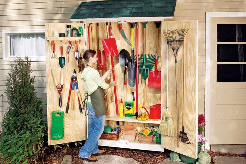 https://www.homecrux.com/wp-content/uploads/2018/07/DIY-Garden-Tool-Cabinet.jpg