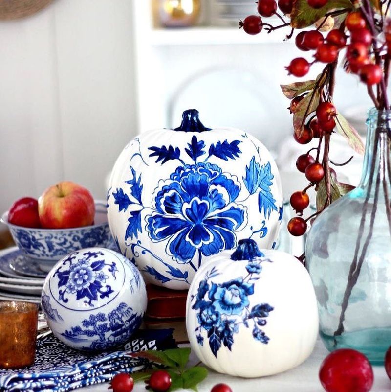 Chinoiserie-Inspired Pumpkin Decoration Ideas for Halloween