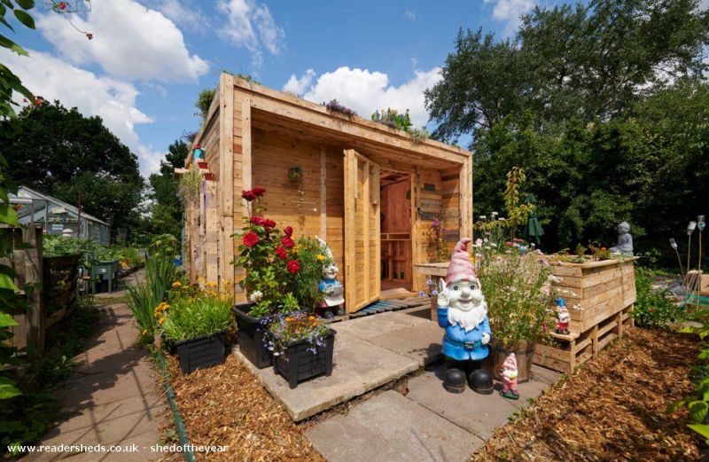 Allotment Recycled Pallet Eco Shed by Andrius Simaska 