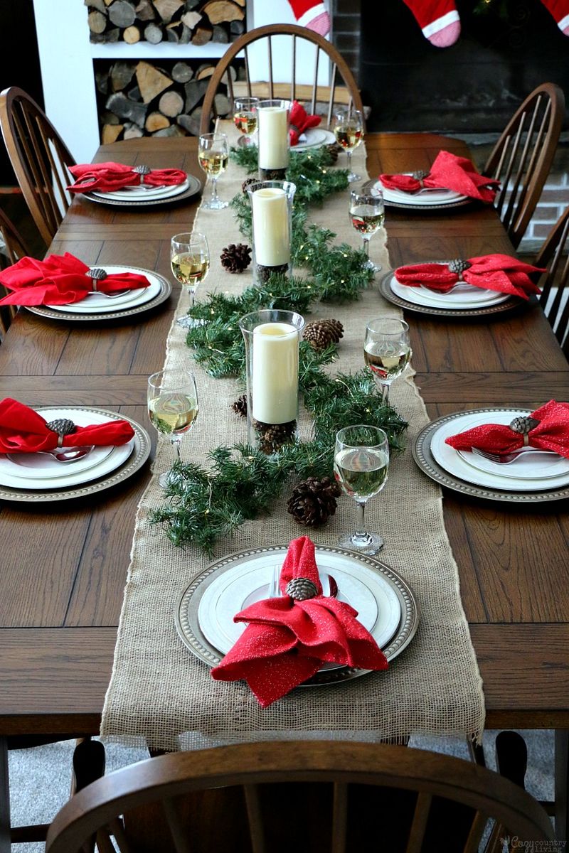 Examples Of A Decorated Dining Table For Christmas